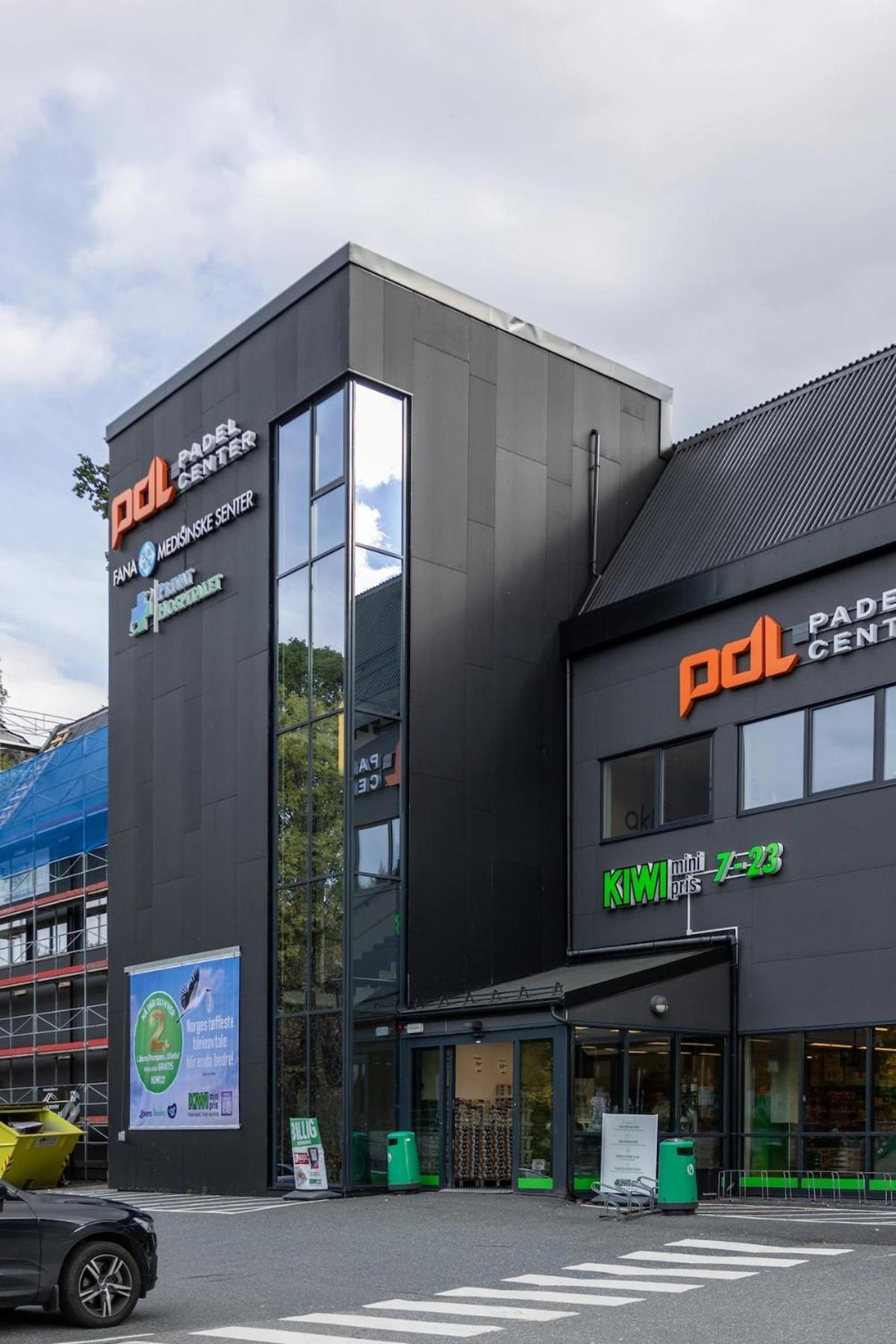 Apartamento Romslig Med To Soverom Pluss Hems Med Dobbeltseng *