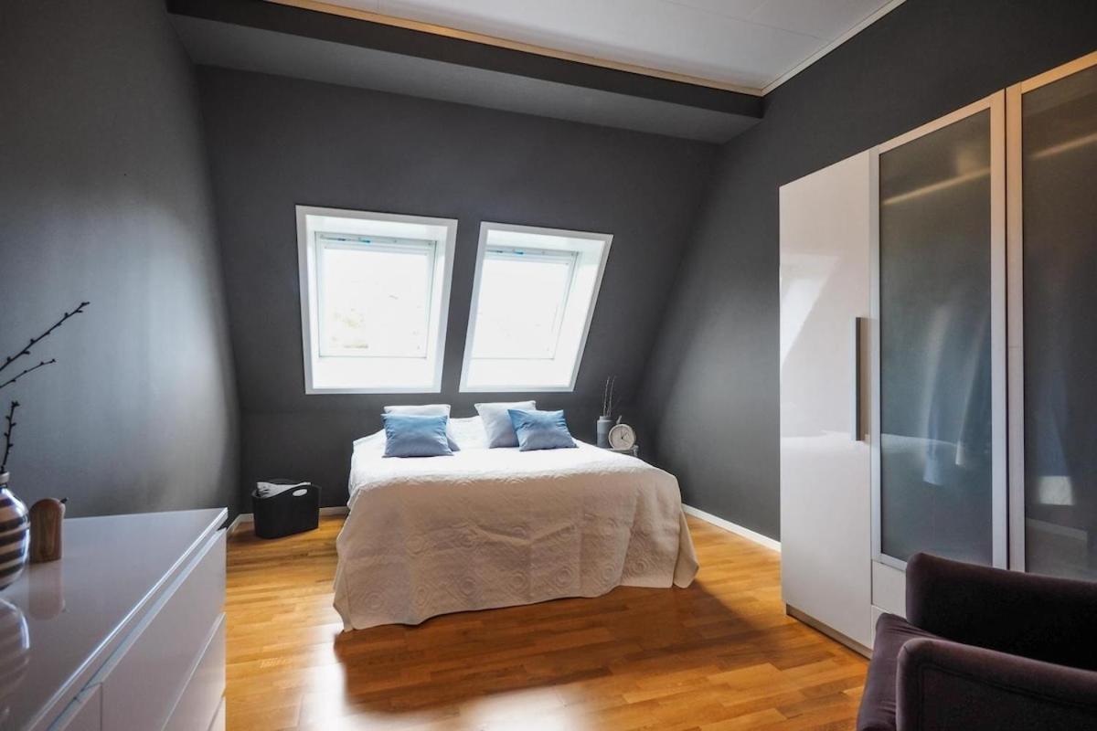 Apartamento Romslig Med To Soverom Pluss Hems Med Dobbeltseng